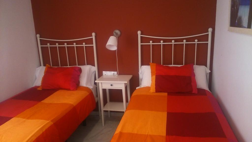 Hostal Monteluna Rociana Bilik gambar